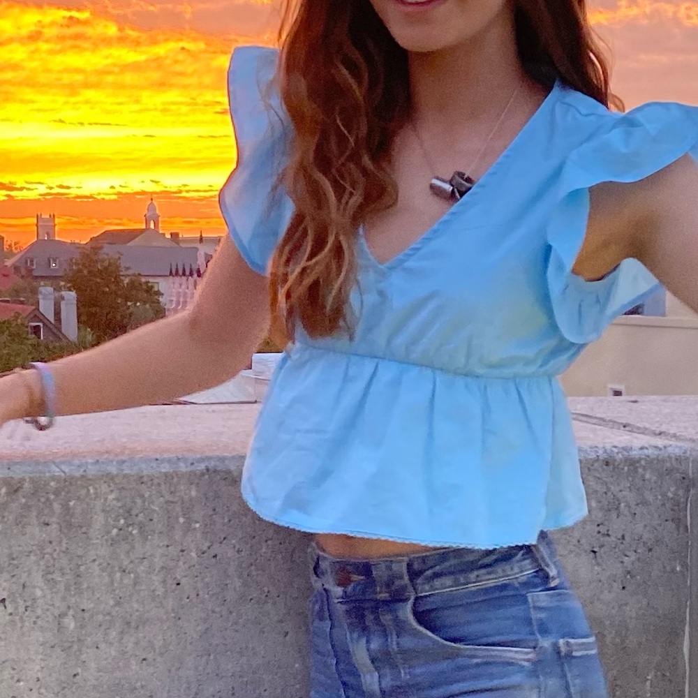 Blue flare arm crop top with v neck